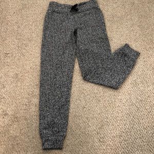 PRICE DROP‼️ Lululemon joggers size 4. Worn once.